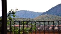 Vistas de la Ermita desde La Fuente Gorda. Detrás de ella, oculto, el Boquerón del Estena. Vistas de la Ermita desde La Fuente Gorda. Detrás de ella, oculto, el Boquerón del Estena.