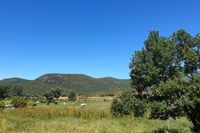 Ermita y Parque Nacional de Cabañeros desde la puerta de acceso al patio de la casa rural La Fuente Gorda, en Navas de Estena. Ermita y Parque Nacional de Cabañeros desde la puerta de acceso al patio de la casa rural La Fuente Gorda, en Navas de Estena.
