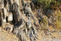Discordancia Toledánica. Estratos a la derecha a 45º apoyados en anteriores verticales a la izquierda. Máximo interés geológico. Discordancia Toledánica. Estratos a la derecha a 45º apoyados en anteriores verticales a la izquierda. Máximo interés geológico.