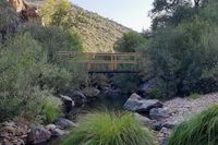 Puente sobre el río Estena a mitad de la ruta del Boquerón, en verano. Con lluvias intensas el agua suele sobrepasarlo.