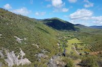 Vista desde la ermita del río Estena en el Acebo, a punto de entrar en el Boquerón y del puente del camino hacia Las Fuentes.