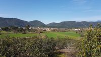 Navas de Estena y las sierras de El Ramiro y de Fuente el Caño detrás. Entre ellas, tras la Ermita, está el Boquerón del Estena. Navas de Estena y las sierras de El Ramiro y de Fuente el Caño detrás. Entre ellas, tras la Ermita, está el Boquerón del Estena.